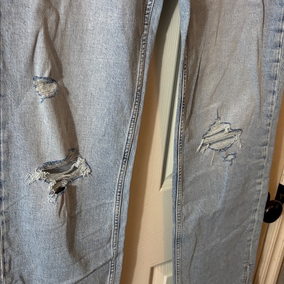 GAP Women's Light Blue Straight Leg Jeans - Picture 4 of 11